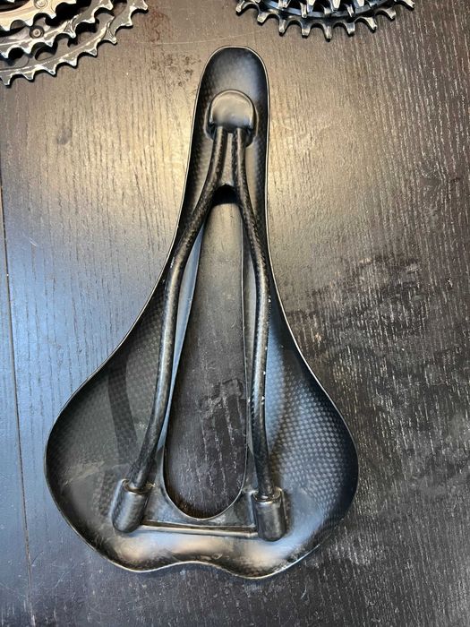 Siodełko karbonowe 120G