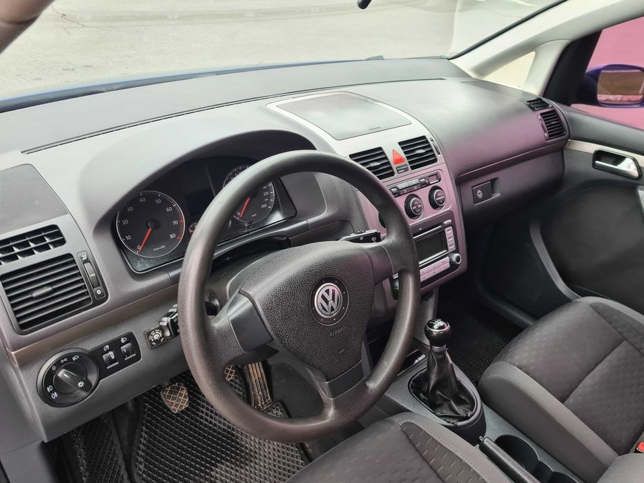 VW touran 1.6 mpi +газ добрий стан