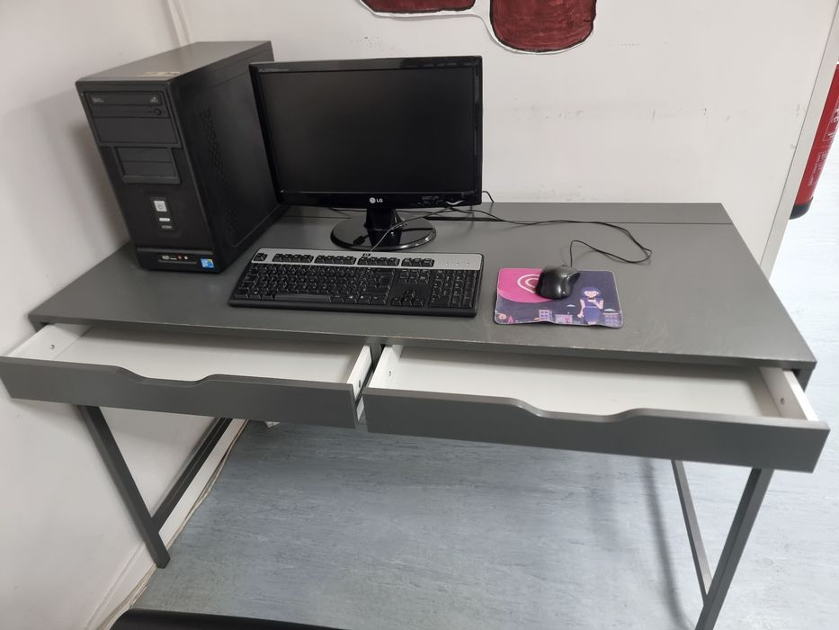 Duas Secretárias Ikea