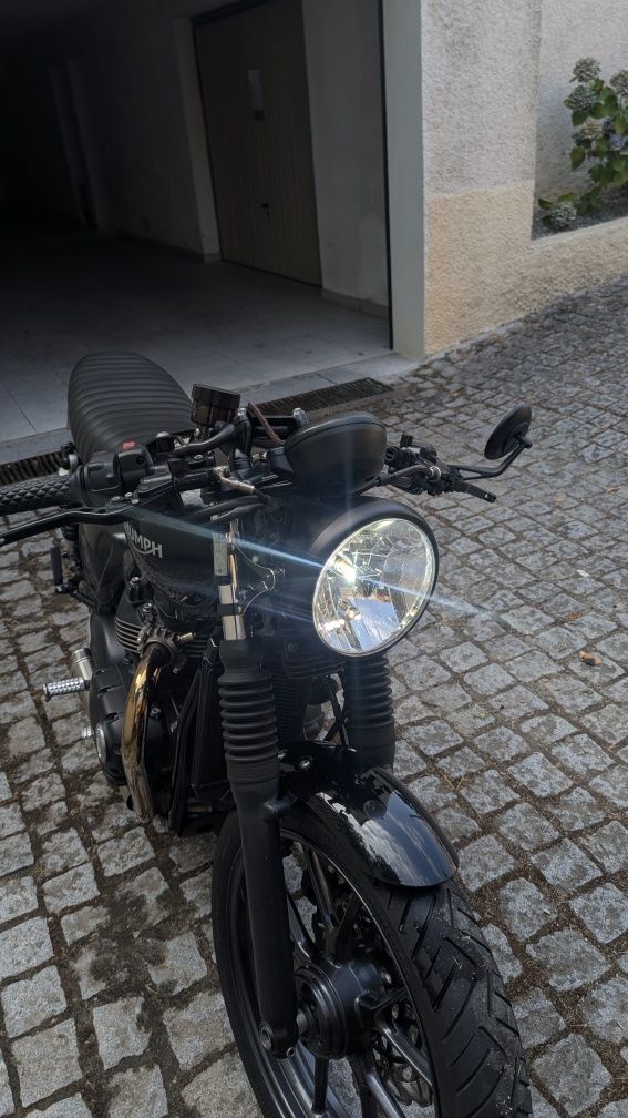 Triumph Street Twin 900 (+2000€ em extras)