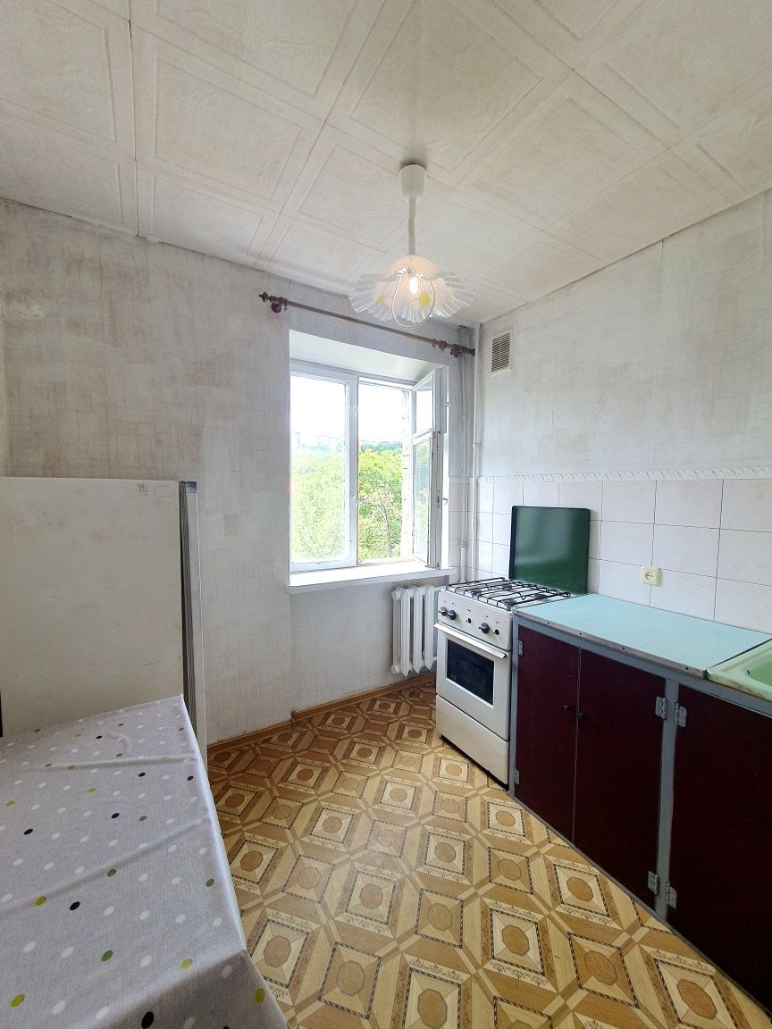 Продам 1 к.кв Бавария,  метро Холодная Гора
