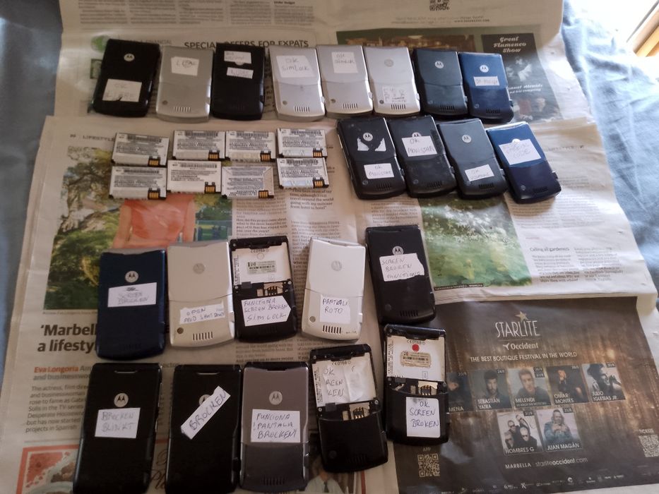 22 Motorola V3 vintage