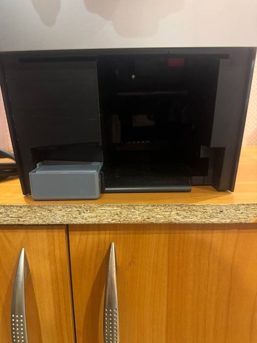 Продам преміальну кавомашину DeLonghi Authentica Cappuccino