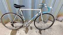 Bicicleta antiga para restauro