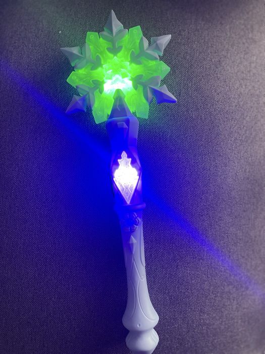 Чарівна паличка Ельзи, Сніжинки, Королеви