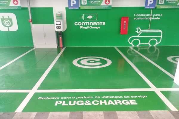 Pavimento epóxi. Microcimento e impermeabilização