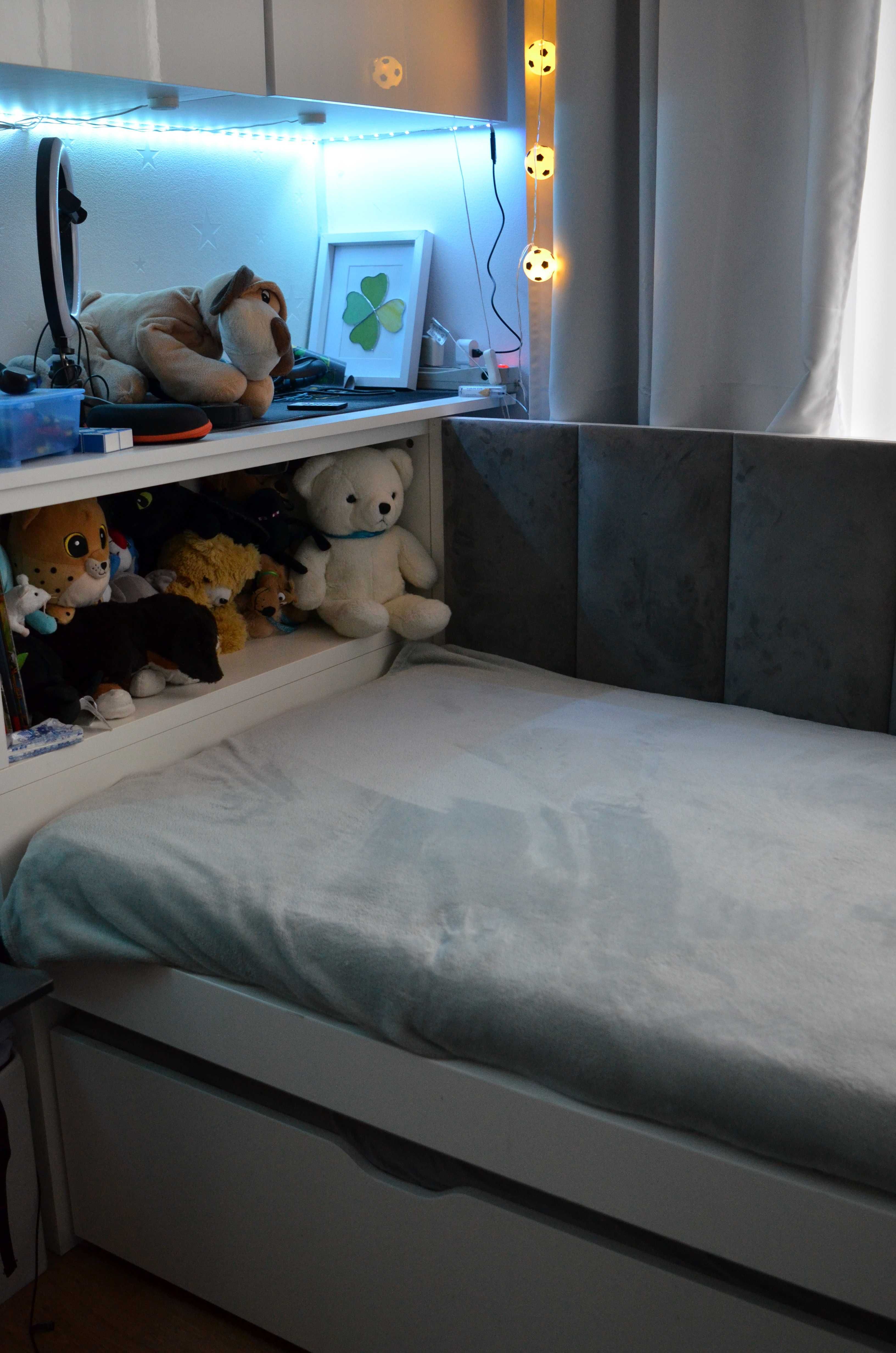 Łóżko IKEA FLAXA 90x200 z wysuwanym dodatkowym łóżkiem i zagłówkiem.