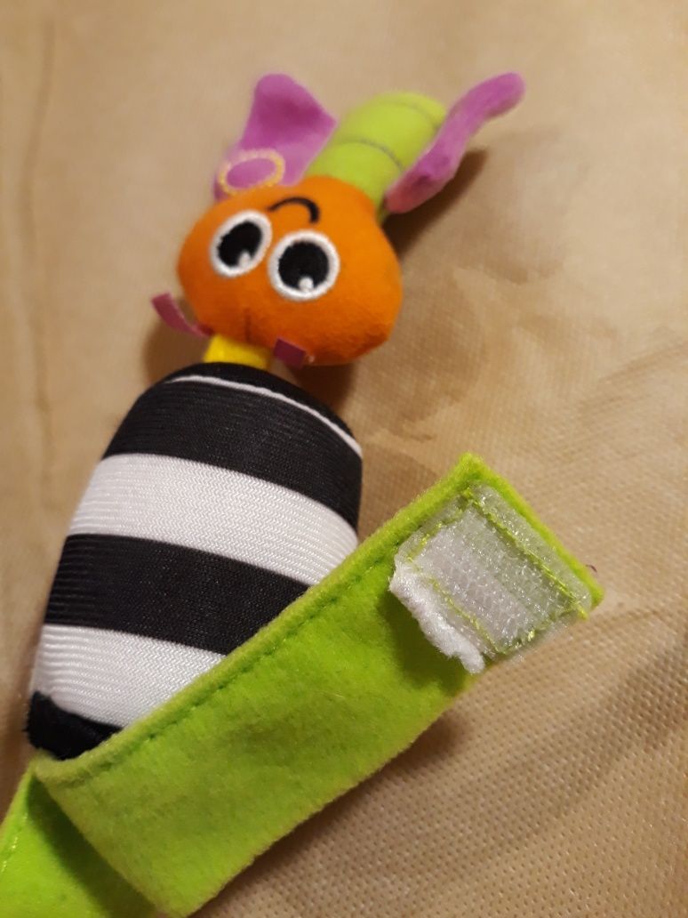 Погремушка на кроватку Sassy игрушка подвеска бабочка