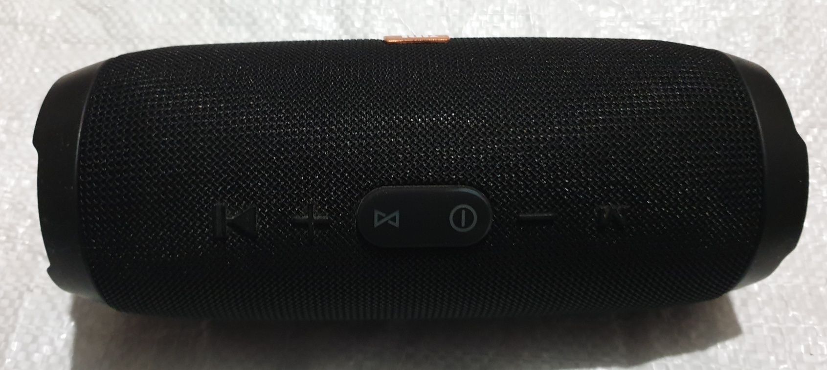 Колонка JBL очень громкая. Музыка.громко,дом,работа. Природа