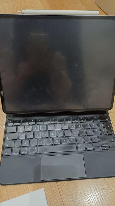 IPad Pro 12.9 inch 4th generation 128GB +ipad magic keyboard + pencil