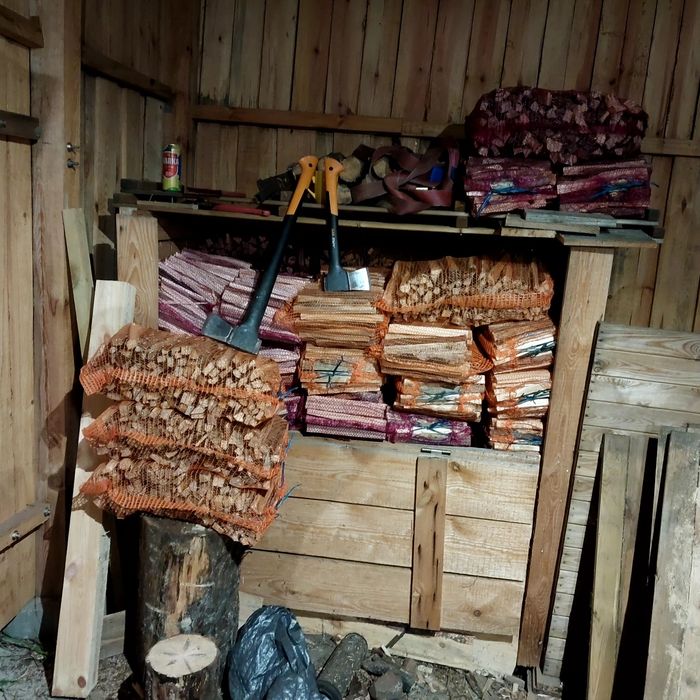 Sucha rozpałka sosnowa – idealna do kominka / pieca – 10 zł za worek!