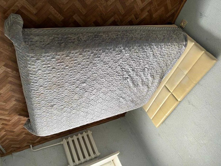 Б\у в хорошем состоянии кровать с матрасом