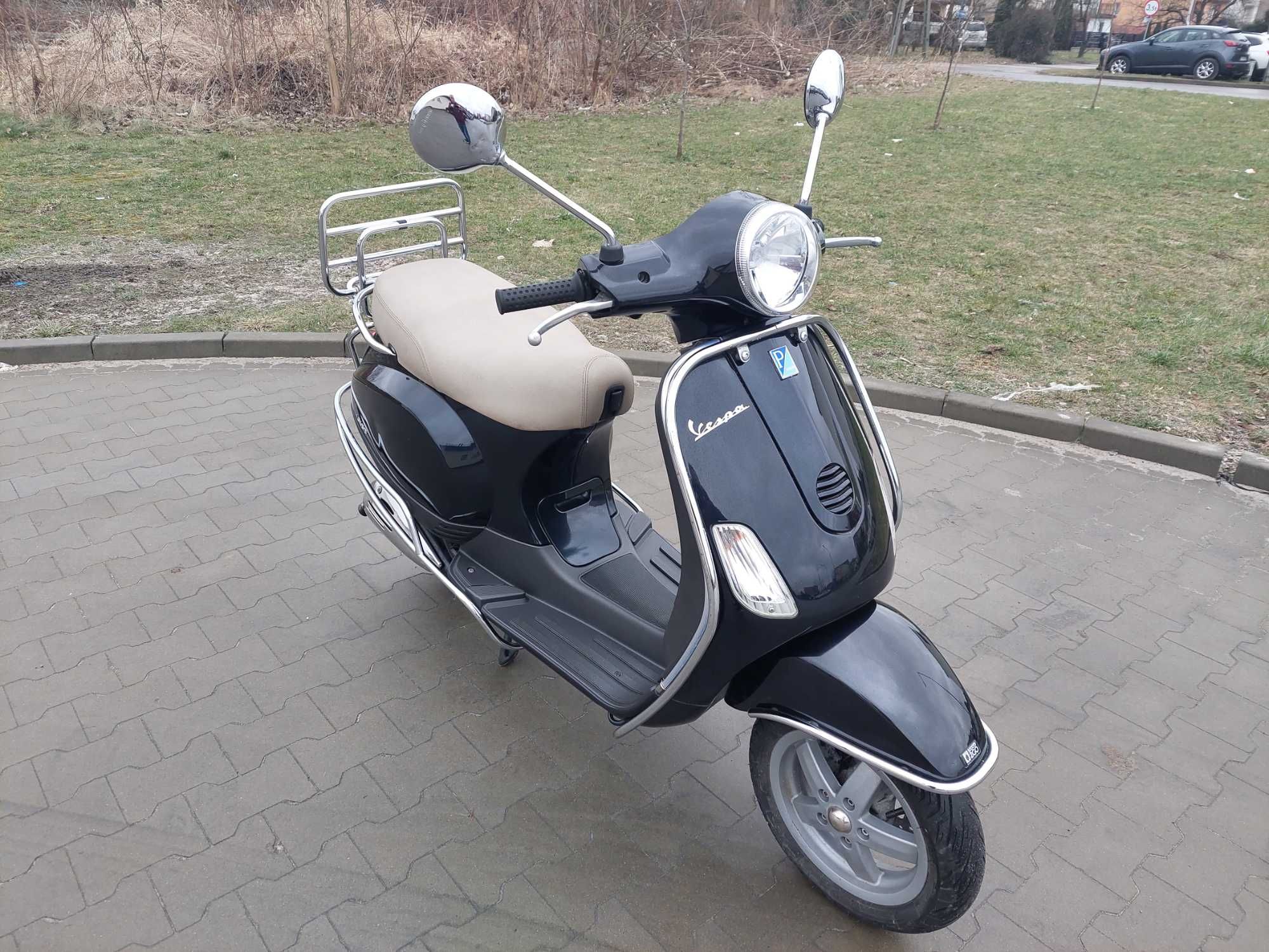 Skuter Vespa  LX50