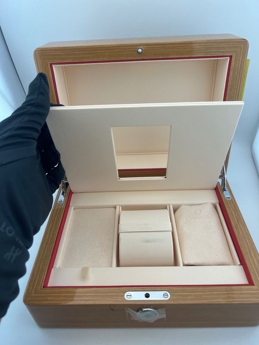 коробка для годинника брендова оригінал Omega нова Chopard
