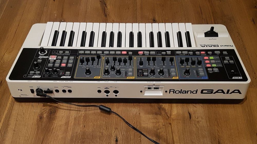 Roland Gaia sh-01