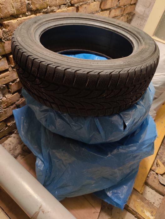 Продам зимню  резину Nokian 205 55 r16