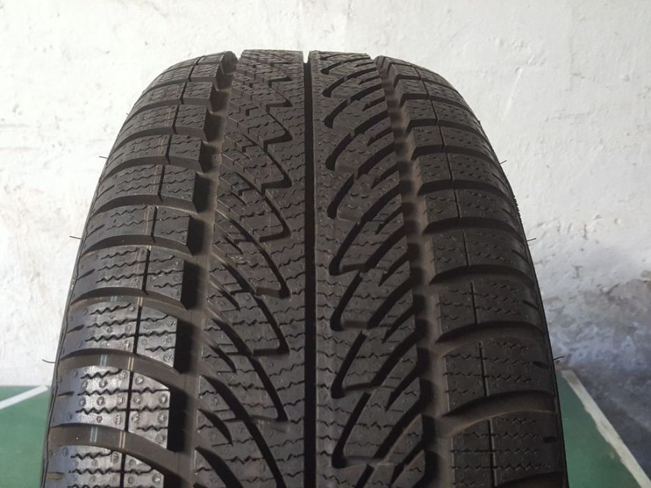 Nowa Opona pojedynka 215/55R17 8,6mm Goodyear Ultragrip 8 Performance