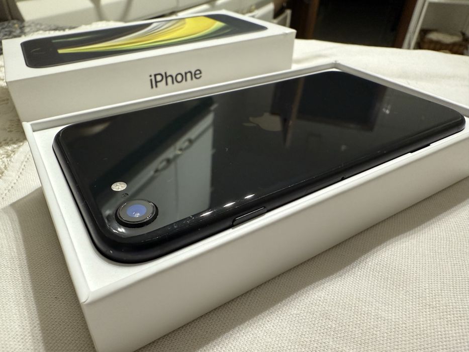 Apple iPhone SE 2020 64GB c/ Caixa