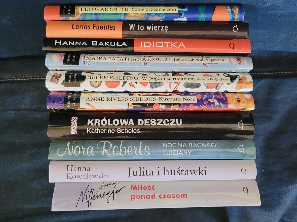 10 tytułów Świat Książki/Libros - w całości