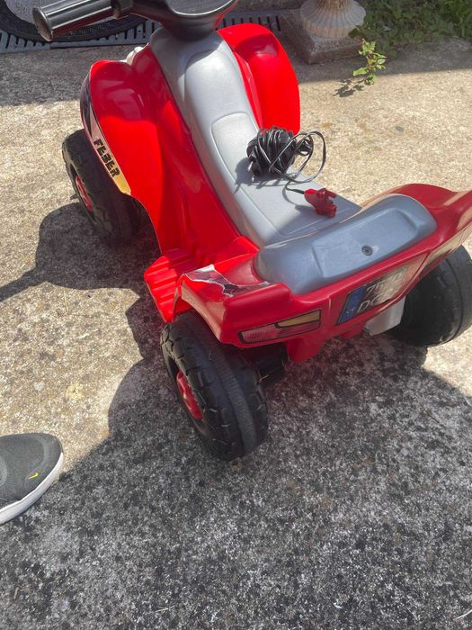 Moto eléctrica para criança