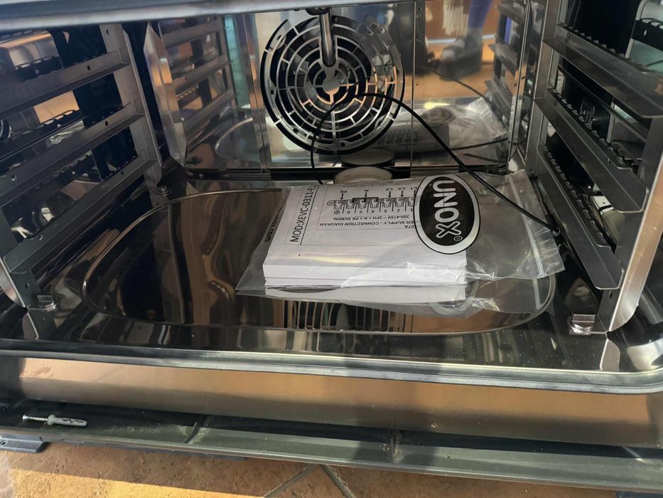 Piec konwekcyjno parowy elektryczny  UNOX  3xGN1/1, 5kw