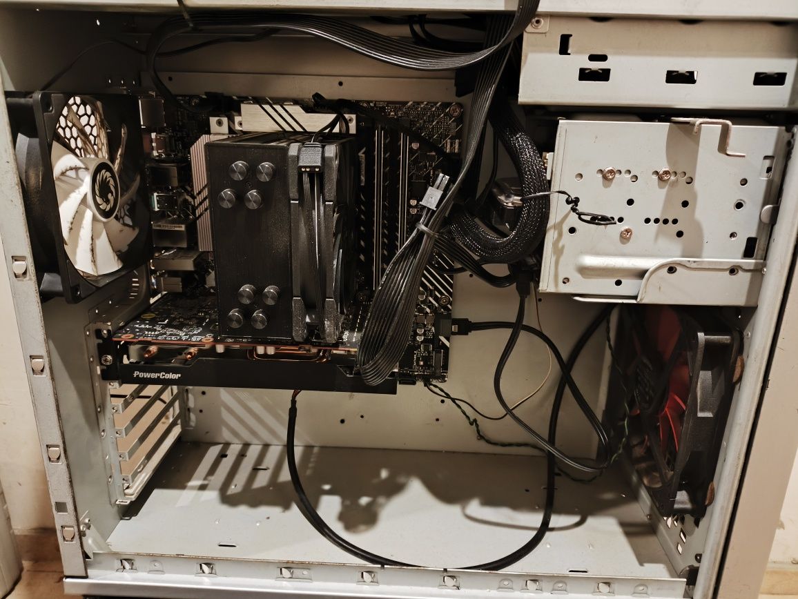 Gaming PC I5 12400f / 16 gb озу / RX6600XT / SSD m2