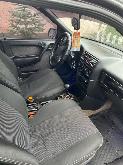 Продам Опель Вектра А 1,8 моно інжектор