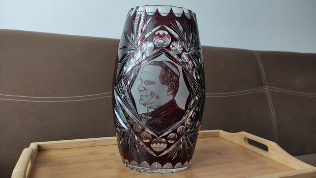 Piękny kryształowy wazon z papieżem. Ręczna robota. PRL