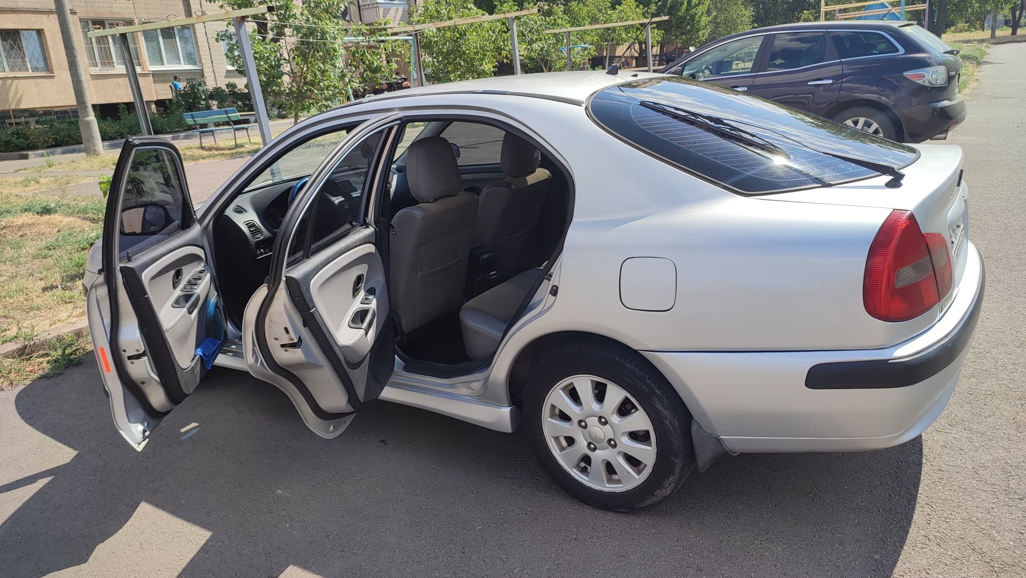 Мицубиси Каризма 2002 г 1.8 GDI