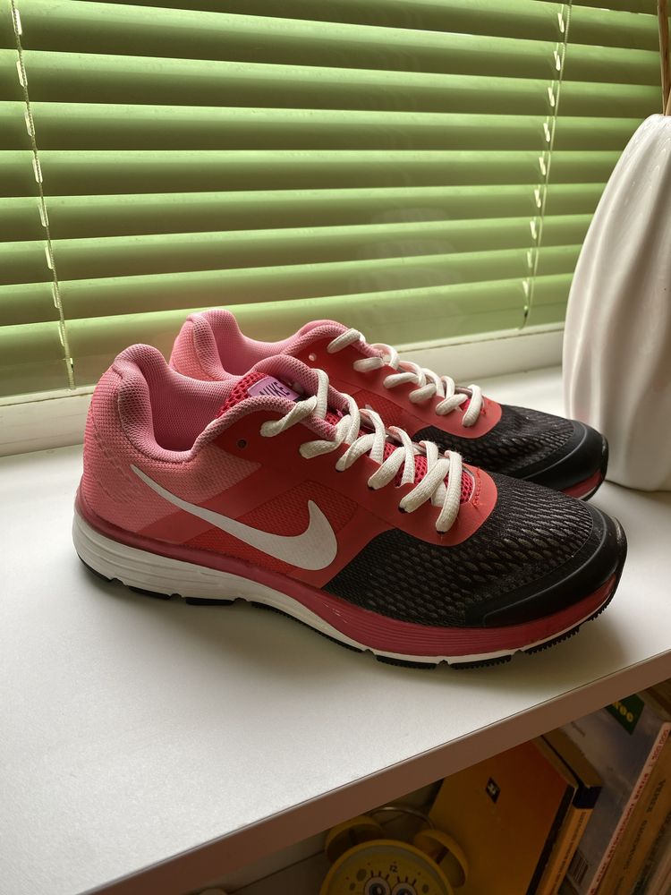 Кросівки жіночі Nike весна-літо (36, 37, 38, 39 розмір)