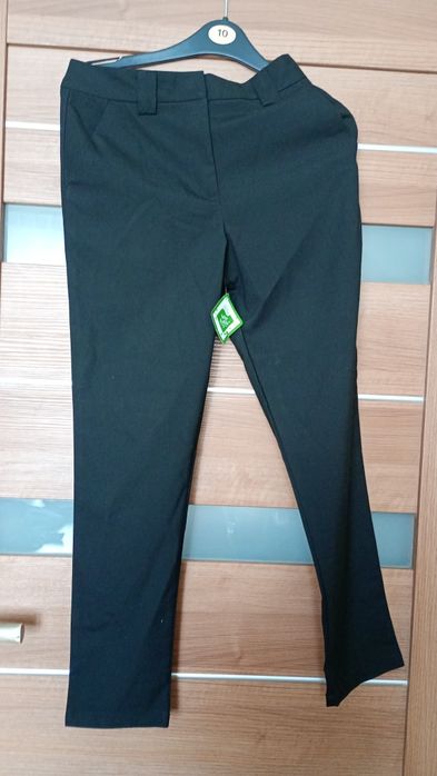Eleganckie czarne spodnie rozmiar 146/152