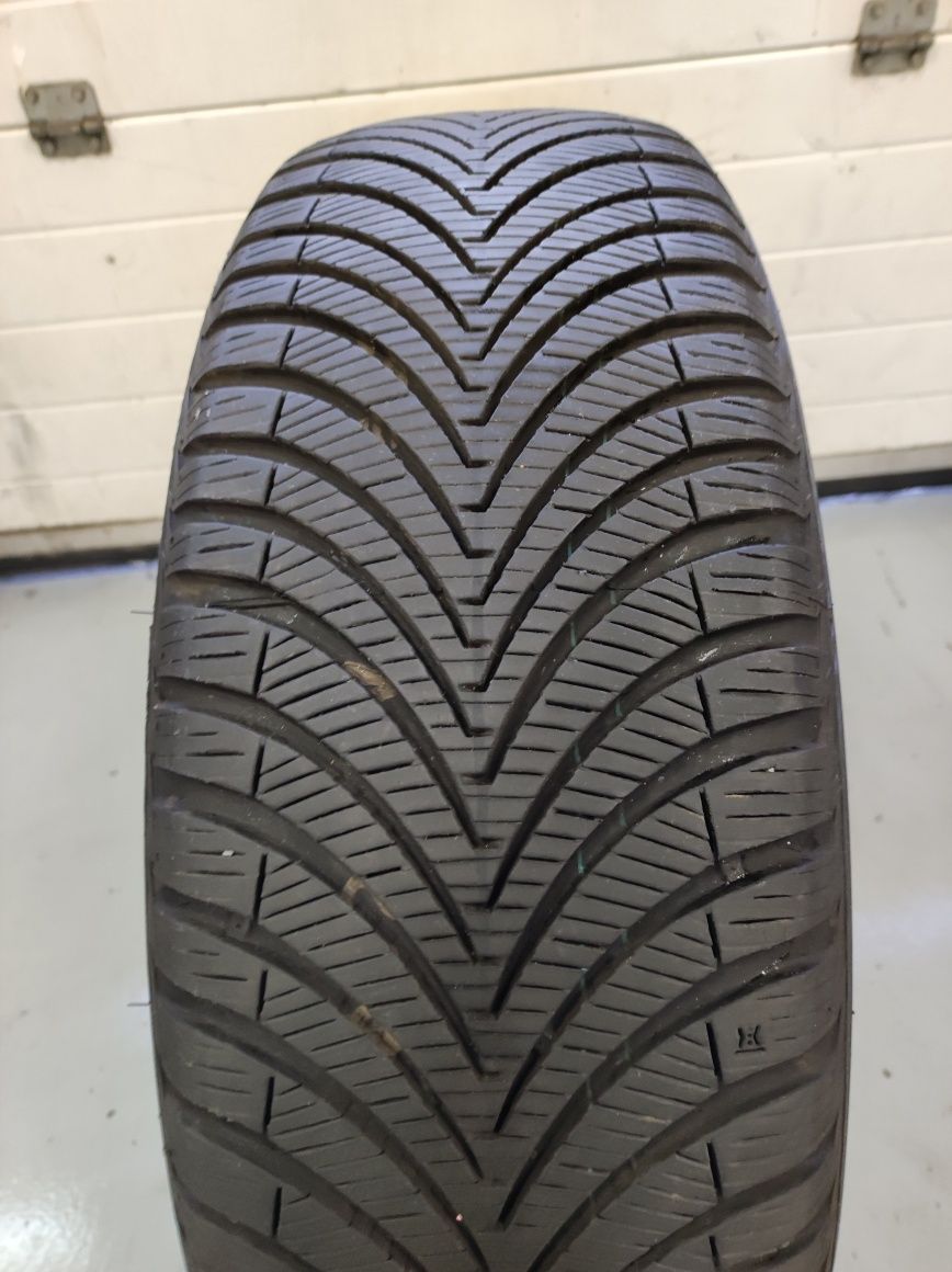 215/65R17 Kumho solus 4S HA32