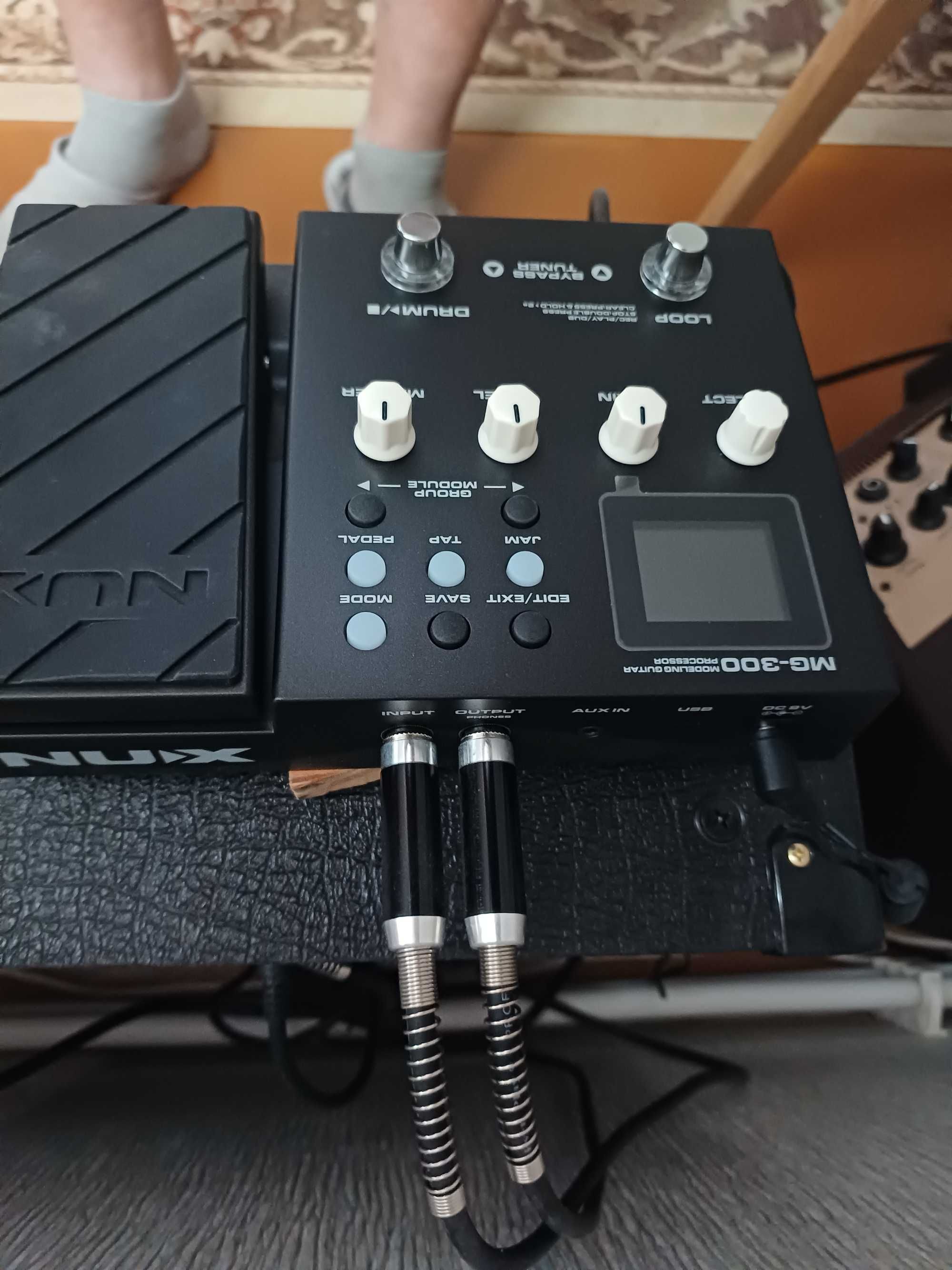 Sprzedam multi efekt gitarowy nux mg 300