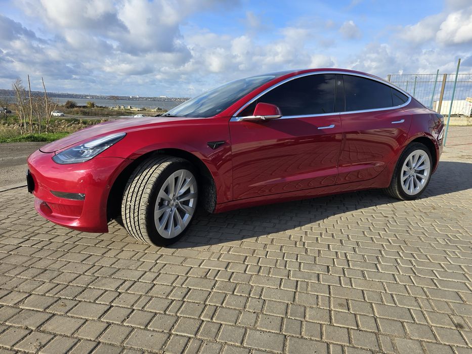 Продам Tesla Model 3