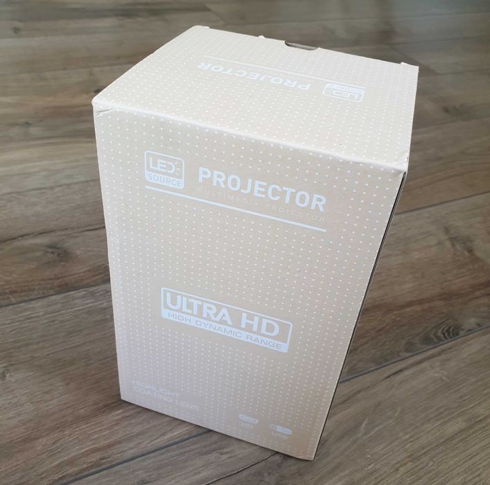 Projektor Android 11 Rzutnik 4k UTH, HDMI, Chromecast, Pilot, WiFi, BT
