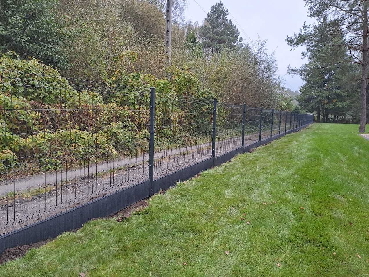 Zestaw Panel ogrodzeniowy 153cm 5,0 ocynk+ RAL + słupek+podmurówka