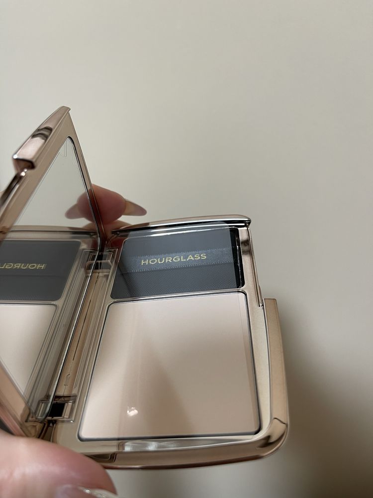 Hourglass Vanish Airbrush Pressed Powder