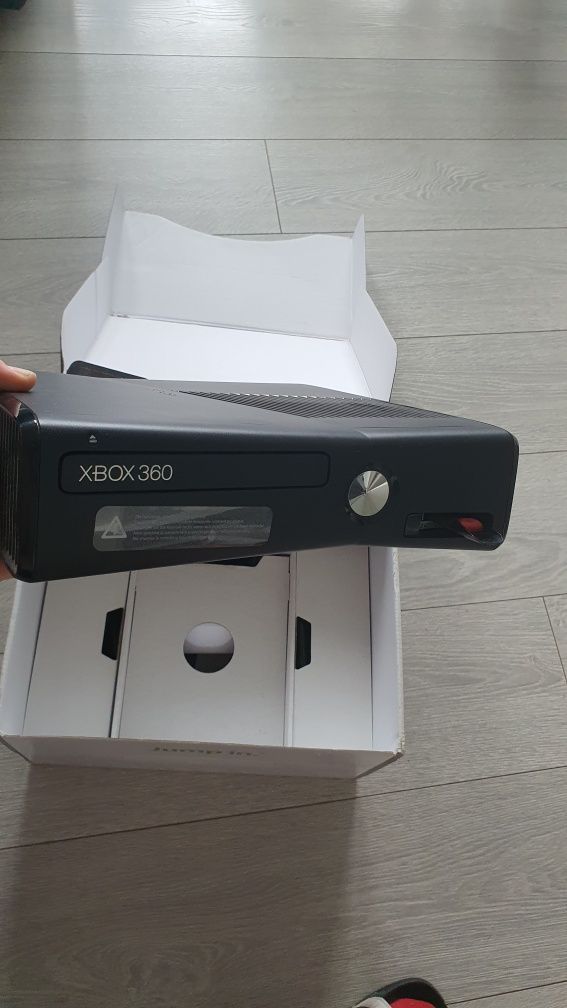 Xbox 360 + 2 pady + gry