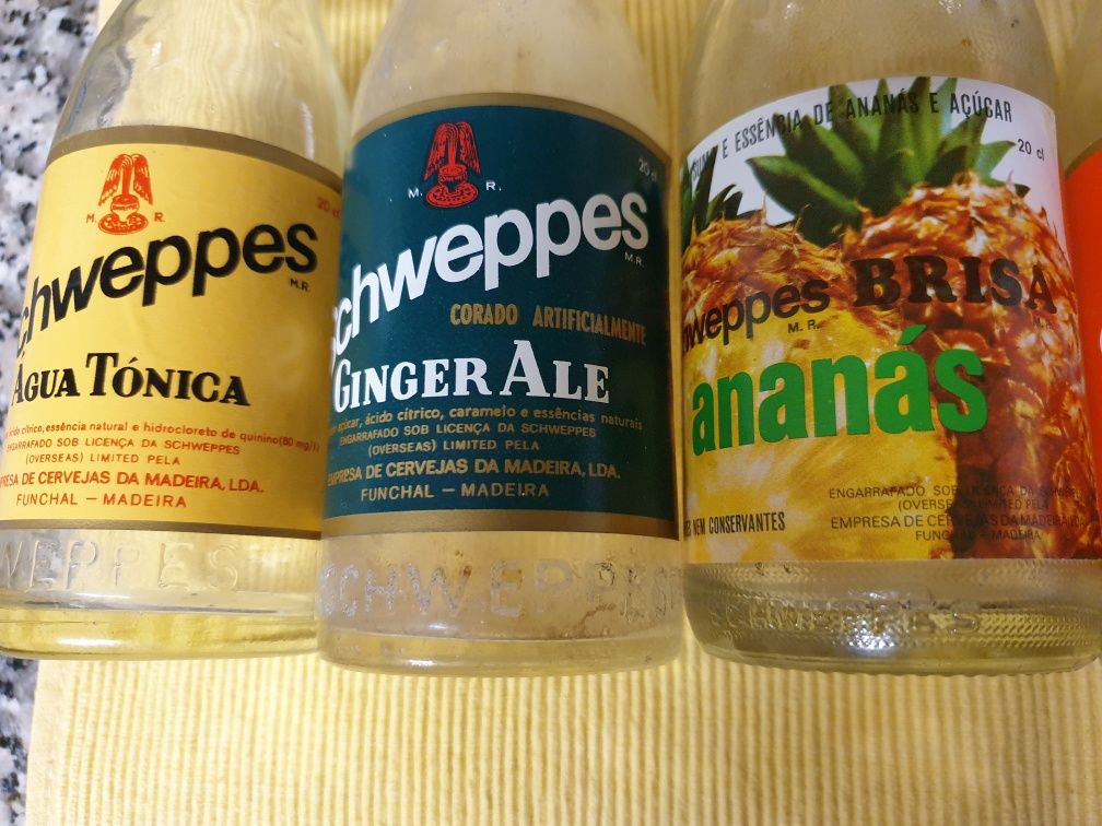 Garrafas antigas da Schweppes