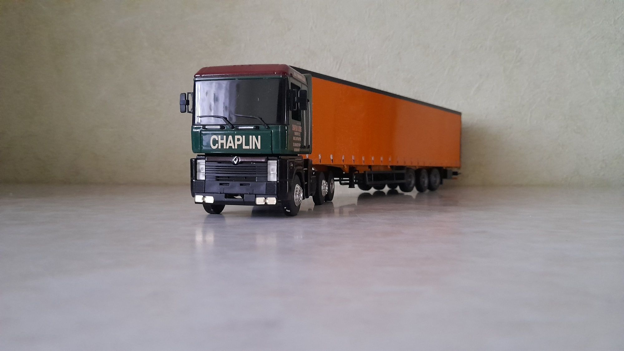 Eligor 1 / 4 3 .