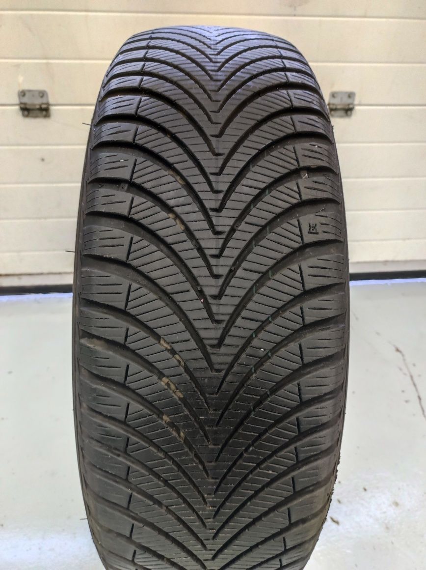 215/65R17 Kumho solus 4S HA32