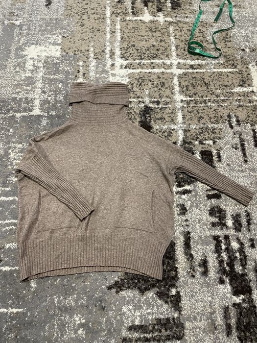 Теплий, гарної якості светр