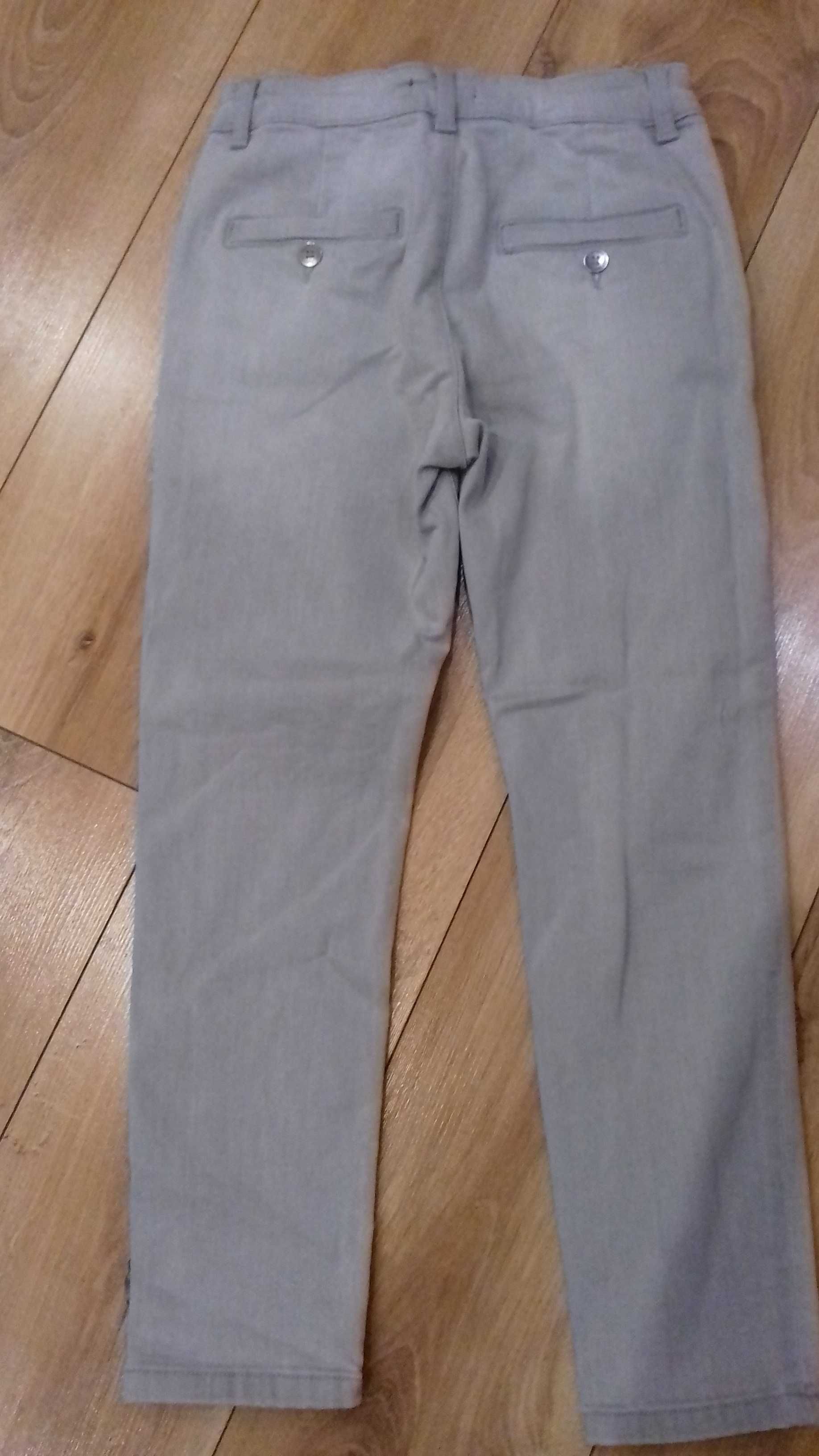 Szare spodnie dżinsy jak nowe Reserved 140