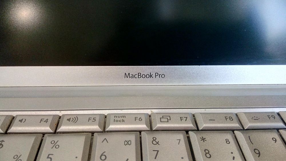 Продам ноутбук MakBookPro А1114 ,не включается.