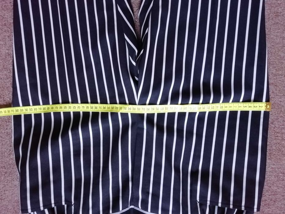 Продам жіночі короткі штани в полоску/кюлоти р. 54-56