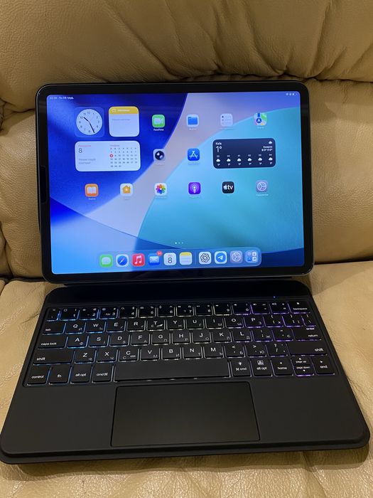 iPad Pro 11” 2021 128GB Wi‑Fi + чохол‑клавіатура