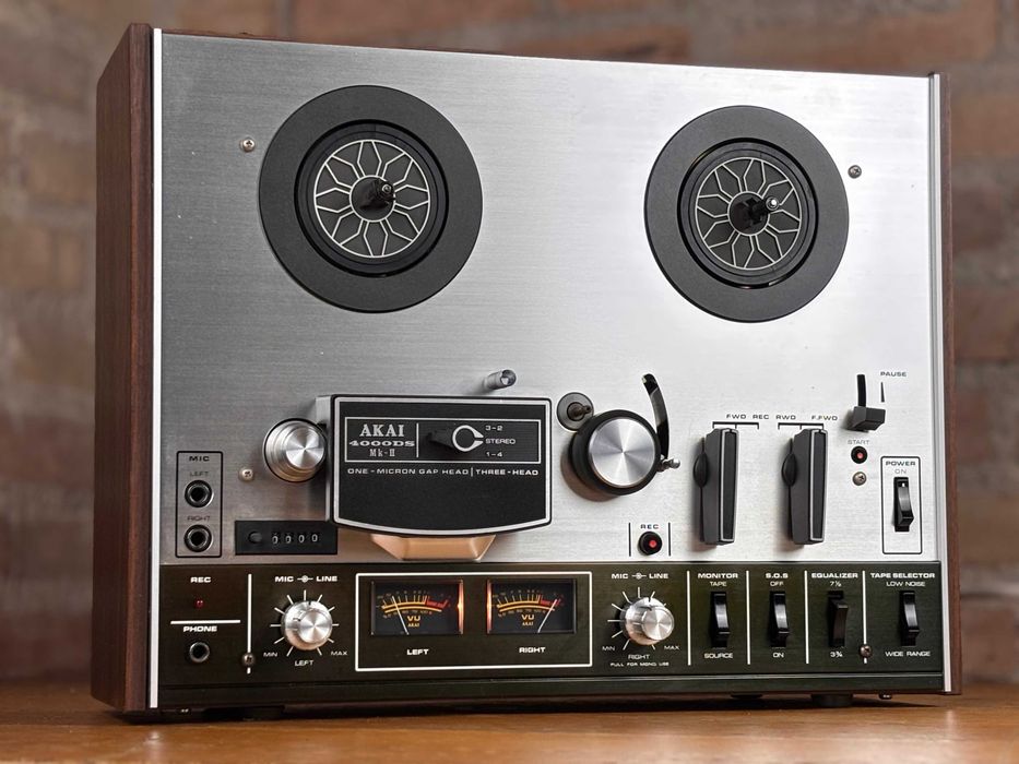 Magnetofon szpulowy Akai 4000 DS MK II srebrny