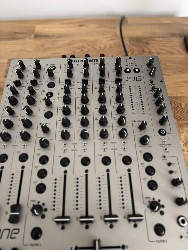 ALLEN & HEATH XONE:96 | mesa de mistura DJ