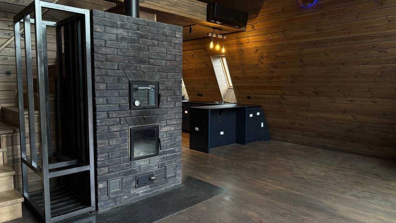 Будинок A-frame з ділянкою, терасами та ремонтом — без комісії