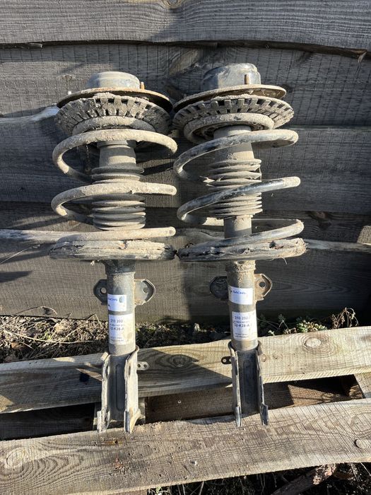 Стойки Крайслер Вояждер 2001-2008 *Оригінал*